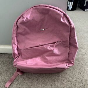 BNWT Woman’s Nike Elemental Pink Aura Backpack with Logo (24L)